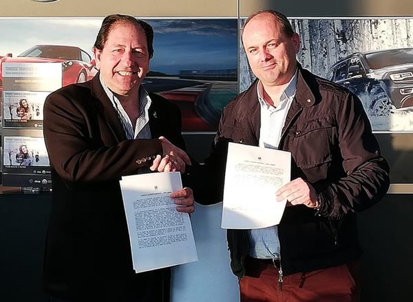 Antonio Rodríguez y Esteban Milena tras la firma del convenio (GRJ)
