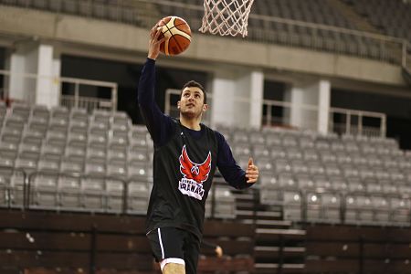 Xabi Oroz ha realizado su primer entrenamiento con el Covirán Granada (FERMÍN RODRÍGUEZ) 