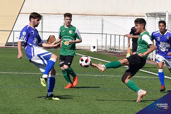 Los hueteños están haciendo un fortín del municipal de Las Viñas (JOSÉ M. BALDOMERO)