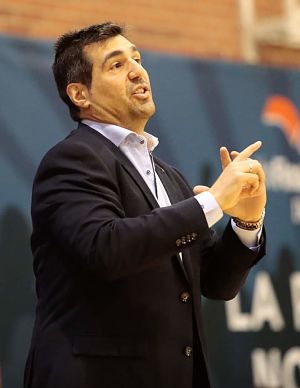Pablo Pin da instrucciones durante un partido (PHOTOGRAPHERS SPORTS)