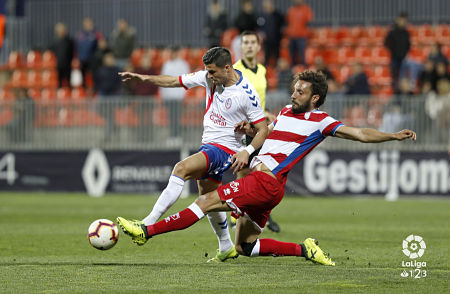 Germán se anticipa a un delantero del Rayo Majadahonda (LFP)