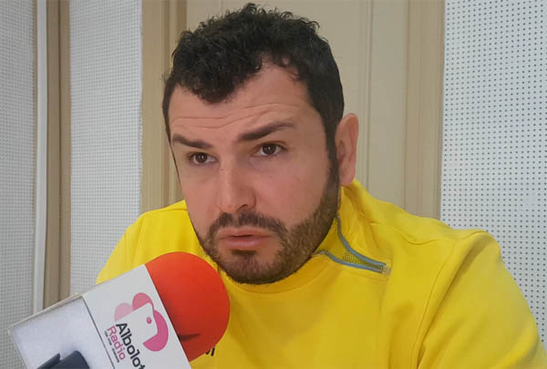 Rafa Morales en un momento de la entrevista en los estudios de Radio Albolote (GRJ)