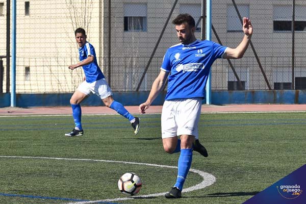 Los maraceneros vuelven a jugar en su campo de césped natural (BALDOMERO)