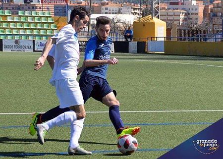 El Guadix sigue hundiéndose en la clasificación (LÁZARO / ARCHIVO)