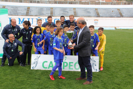 La selección granadina recoge el trofeo de campeón (AYTO. ALMUÑÉCAR)