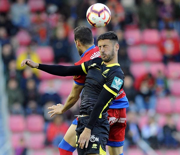 Adri Castellanos en una acción del encuentro ante el Numancia (LA LIGA)