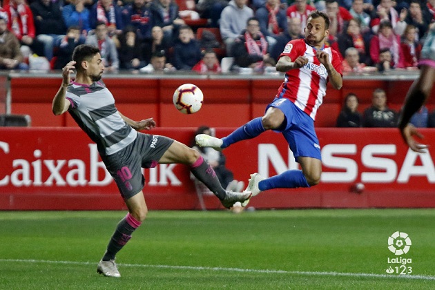 Antonio Puertas fue el mejor efectivo en ataque del Granada en Gijón (LFP)