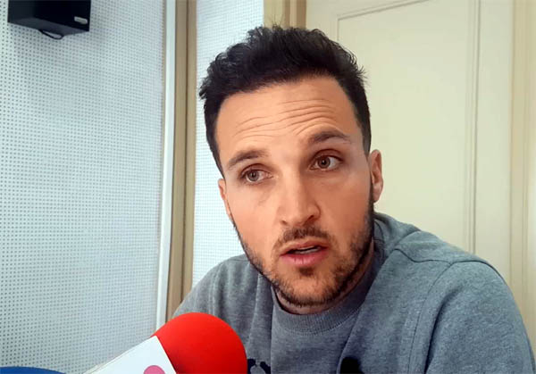 Ismael Bailón en un momento de la entrevista en los estudios de Radio Albolote (GRJ)