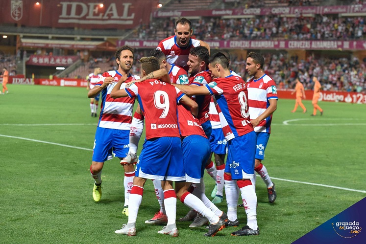 Jugadores del Granada celebran un gol en la presente temporada (GRJ)