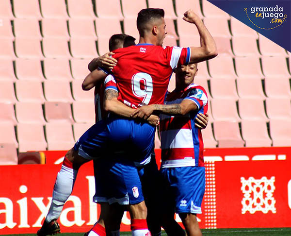 Rubén Sánchez celebra el tercer tanto ante la Balona (JOSÉ VELASCO)