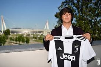 Pablo Moreno en su presentación con la Juve (JUVENTUS DE TURÍN) 