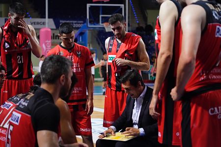 Pablo Pin quiere que su equipo de un paso adelante en el segundo partido (PHOTOGRAPHERS SPORTS)