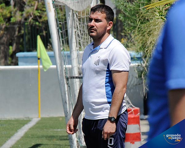 Leo Fernández en un partido en casa del At. Monachil (JOSÉ M. BALDOMERO)