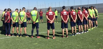 El equipo guardó un minuto de silencio (P.VILLOSLADA GCF)