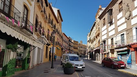 Las calles de Guadix se engalana para la carrera contra el cáncer (AYTO. GUADIX) 