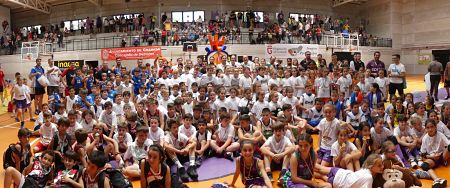 Participantes del PequeStar Mini en la clausura (GMASB) 