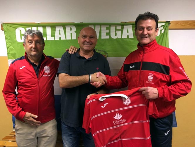 José Antonio Díaz tras cerrar su fichaje por el Cúllar Vega CF (GRJ)