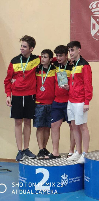 Equipo cadete del Esgrima Maracena que se ha proclamado Campeón