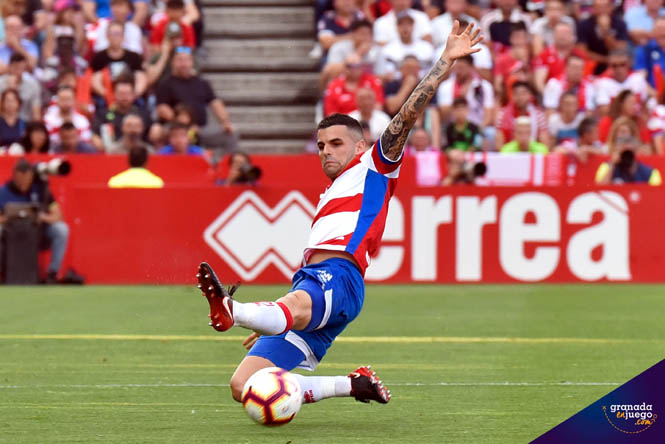 Álex Martínez continuará en el Granada CF (JOSÉ M. BALDOMERO)