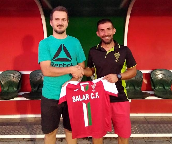 Carmelo Jaimez junto a Antonio Moya, presidente del Salar CF