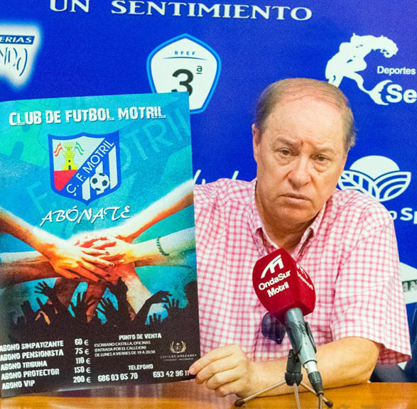Manuel García Arrabal, presidente del CF Motril, presenta la campaña de socios