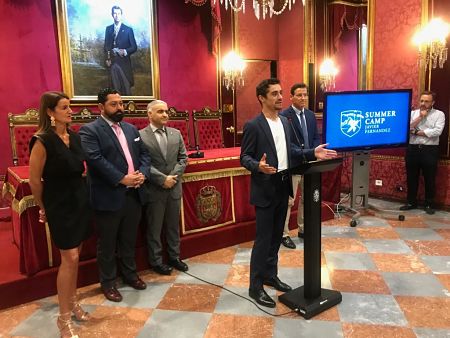 Javier Fernández ha presentado su `Summer Camp` (JUNTA)