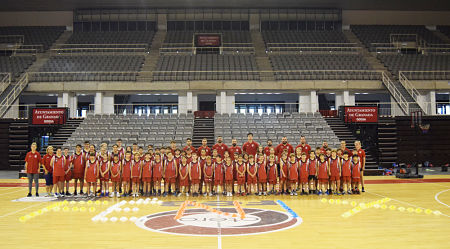 Participantes en el primer turno del Fénix Camp (FUNDACIÓN CB GRANADA) 