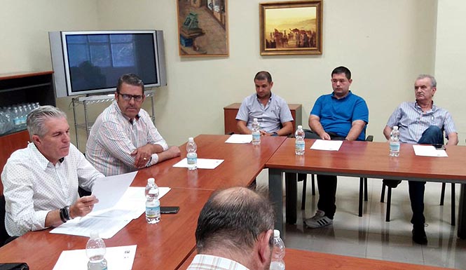 Un momento de la reunión celebrada el pasado sábado con los equipos del grupo IX (LOJA CD)