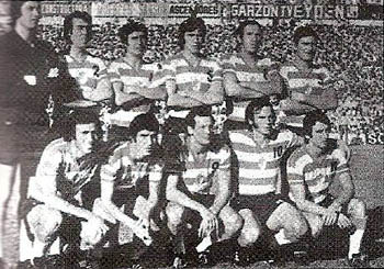 Alineación con Izcoa, Toni, Falito, Jaén, Fernández, Aguirre Suárez; agachados: Montero Castillo, Chirri, Dueñas, Echecopar y Quiles