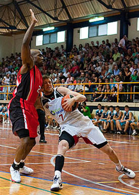 Joe Ingles anotó once puntos en el encuentro