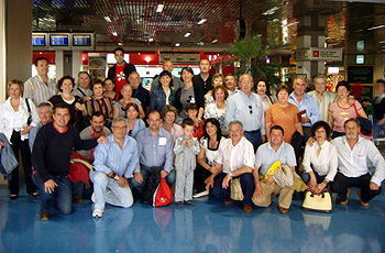 Los participantes en una amplia foto de familia (CBGRANADA.COM)