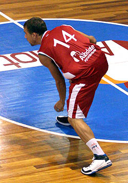 Rubén Pérez en la cancha (ARCHIVO)