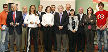 Foto de familia de los galardonados en los premios Fida 2008 (GRJ)