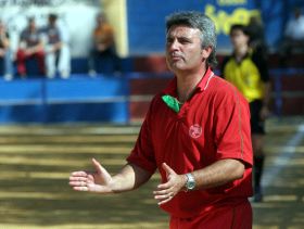 Luis Navarro, entrenador equipo juvenil del Granada 74