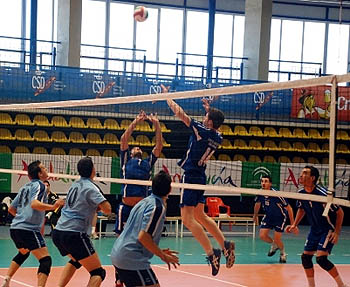 Una acción del duelo disputado el pasado sábado en Fuentenueva