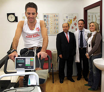 Un momento de la visita de las autoridades al Centro Médico