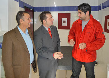 Noel López, alcalde de Maracena, en la visita a las instalaciones