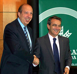Ramiro Pérez y Antonio León sellan el citado acuerdo (GRJ)