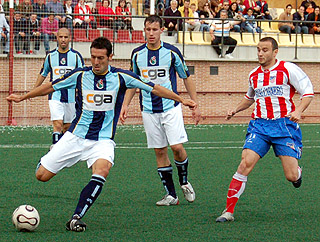 Una acción del encuentro entre `Naval` y Atlético (BALDO)