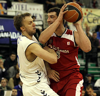 Jesús Fernández en el derbi ante Cajasol (ACBMEDIA)