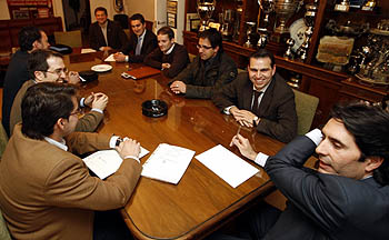 Una de las primeras reuniones de la Junta Gestora de Ignacio Cuerva 