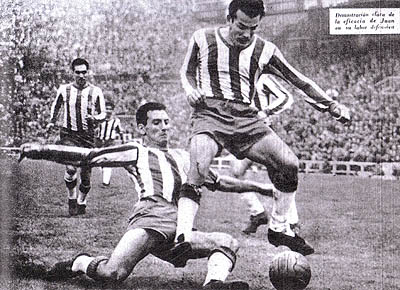 3 de enero de 1960. Pierde el Granada 3-0 en Sarriá. En la foto Carranza
