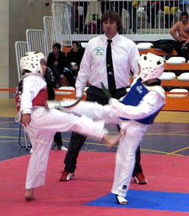 Momento de un combate en el Torneo de Navidad 