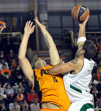 Juampi Gutiérrez durante el encuentro ante Fuenlabrada (ACBMEDIA)