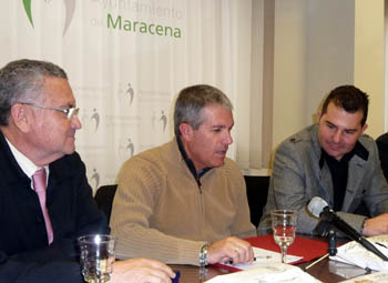 Francisco López, José Manuel Molina y Noel López en la firma (GRJ)