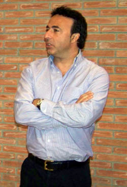 Quique Pina en la antesala de la sala de prensa