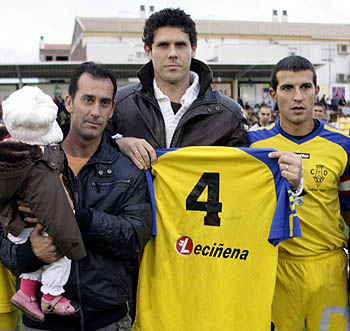 Juani Castañeda se retiró en el derbi entre Huétor Tajar y Loja