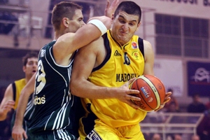 Jazvin defendiendo los colores de Maroussi