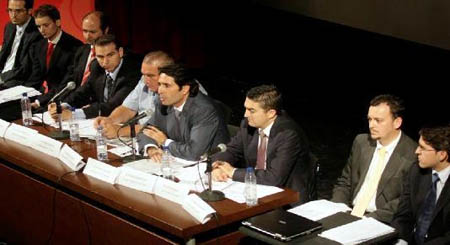 Los componentes de la anterior Junta Gestora en una de las últimas asambleas 