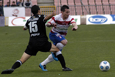 Collantes, ex delantero del Rayo Vallecano, debutó en Los Cármenes (AYALA)